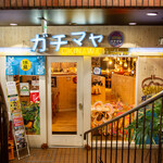 沖縄クラフトビール＆琉球バル ガチマヤ - 明るく入りやすい入口！お気軽にどうぞ～