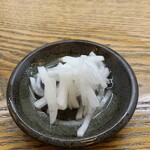 かぶと - つきだしは有機大根の塩もみ