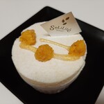 ショコラトリー・パティスリー ソリリテ - パッションフルーツのクレームブリュレにココナッツ風味のホワイトチョコムース、ココパッション540円