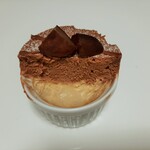 ショコラトリー・パティスリー ソリリテ - 重厚で香り豊かなヘーゼルナッツ風味のチョコムースに、トロトロまろやかでミルキーな栗のクレームブリュレが最高の相性！