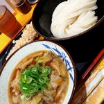 空飛ぶうどん やまぶき家 - 豚バラの肉汁つけ麺・ちくわ天増し