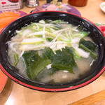 回転寿し トリトン - 【2020年11月】鳴門生わかめ汁＠190円。