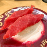 回転寿し トリトン - 【2020年11月】まぐろ上赤身＠330円。