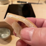 登喜和鮨 - 2週間寝かせ佐渡産寒鰤2枚重ね血合いは漬