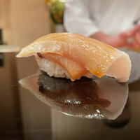 登喜和鮨 新発田本店 - 2週間寝かせ佐渡産寒鰤2枚重ね血合いは漬