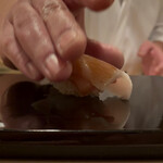 登喜和鮨 - 2週間寝かせ佐渡産寒鰤2枚重ね血合いは漬