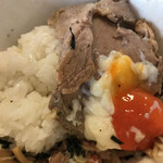 中華そば まるたけ - 残った油そばに小ライス投入