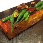 カンテサンス - フォアグラのパンケーキ、インゲンとピスタチオナッツを載せて2