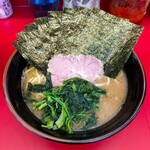 家系ラーメン 佐々喜家 - ラーメン650円麺硬め。海苔増し100円。