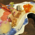 Otsuaji Asai - 本日のお造り：鯰をかたどったお皿に新鮮な魚介が盛り付けられています。　　　　　2020.11.21