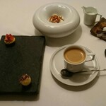 Installation Table ENSO L'asymetrie du calme - 