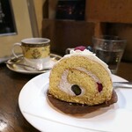 ラ・クール・カフェ - ベリーのロールケーキ