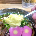 はなちゃんうどん  - 肉うどんには生姜を大量投入