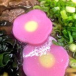 はなちゃんうどん  - はなちゃんかまぼこ。