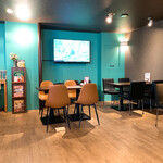SAKURA BROWN - 【2020年11月】店内：広く席間のある店内は、清潔感も有って明るく好印象。