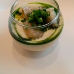 プレゼンテ スギ - トラフグのアラのスープをガストロバックして発酵バターでソテーしたトラフグ　旭市の卵のフラン　クリームと合わせた白子のソース　自家製イタリアンパセリの香りだけを取り出したオリーブオイル