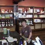 繊月酒造株式会社 - お土産物売り場　イケメンで後輩の椎葉君
