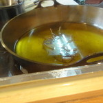 おばた - 穴子の骨を揚げてますよ＾＾