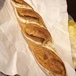 ル・シュクレクール - バゲット300円。大きい！外側はパリパリに硬すぎず中ももっちり感がありました