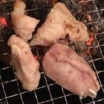 焼肉 鶯谷園 - 塩ガツ焼き中