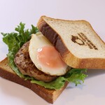 Happy Camper SANDWICHES - 牛ヒレ肉のハンバーグステーキサンド