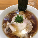 らあめん花月嵐 - しょうゆらぁ麺 飯田商店 １１００円。スープ、焼豚は、私の好みにぴったりで、とても美味しくいただきました（╹◡╹）。でも、いいお値段ですね。。