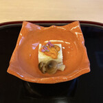 山玄茶 - 長芋豆腐と雲丹。乾いた風で乾燥した喉を滑り行きます。