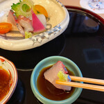 山玄茶 - 脂ののったシマアジ、まずはわさび醤油で。