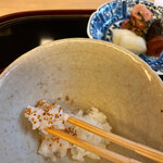 山玄茶 - それから、炒り胡麻をパラパラ。芳ばしい美味しさ！