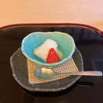 山玄茶 - デザートのラフランスと苺。パンナコッタジェラートと白ワインゼリーで爽やか。