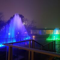 京会席　銀明翠 - 夜には目の前の池で噴水ショーがありまする。