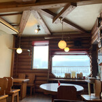 カフェ・ラ・カフェ - 雪の日はかなりの山小屋感