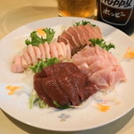 喜美松 - 料理写真:2012.8 れば刺（左下）、生がつ刺（右下）、こぶくろ刺（左上）、はつ刺（右上）、の盛り合わせ（1,300円）