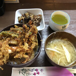 居喰処 光 - 2020/12/15
      本日の日替り かき揚丼 500円