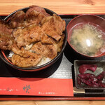 やきにくや 燦 - 料理写真:炭火焼きぶた丼 並盛り(肉6枚) 税別880円