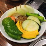 三和園 - 焼き野菜　南瓜と獅子唐がうれしい♪