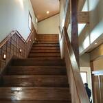 ちゅう心 - ちゅう心階段で個室へ