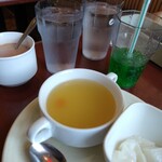 KAMA-KAMA - サラダバーの杏仁豆腐とコンソメスープ