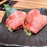 黒毛和牛焼肉 うしくろ 千駄木店 - ネギ挟み極み塩タン