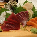Sushi Tsukiji Nihonkai - お刺し身盛り合わせ