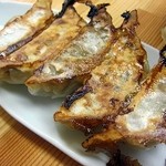 金田家 さくら亭 - ぎょうざ300円、肉汁が飛び出してきますよ