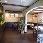 ラ リベラ - 夜は柱の陰で良い配置に 他のお客さん気にならない