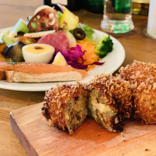 西冨家コロッケ店_0