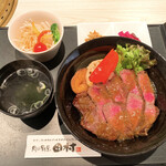 肉の割烹 田村 - 【2020年11月】北海道産和牛ステーキ丼＠1,800円(抜)、提供時。