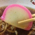 山本屋 - チャーシューは無しだけど、カマボコ。

富山ではカップ麺以外見ないんぢゃねーか？

所謂『おかめ蕎麦』に入ってそうなカマボコ。


