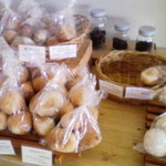 PASTA CAFFE Route Neeze - 手作りパンも売っています