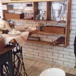 ジュンズプラスアルファ カフェニセンジュウ - お一人で回されてます。