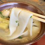 道の駅 原尻の滝　レストラン白滝 - だんご汁  600円
            麺はかなり幅広