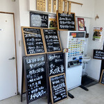 Tempura Teishoku No Mise Atsu Atsu Agetatecchan - メニューと食券の自動券売機です