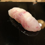 登喜和鮨 - 新潟産アワダチ昆布締めの握り